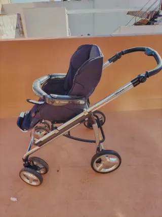 Carrito de bebé gemelar y otro