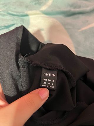 Top negro Shein cruzado