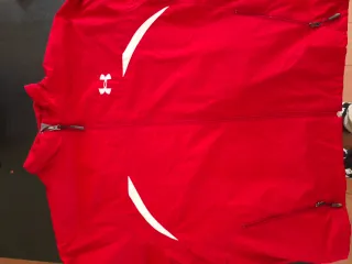 Campera Under Armour Roja