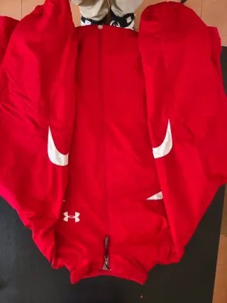 Campera Under Armour Roja