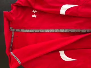 Campera Under Armour Roja