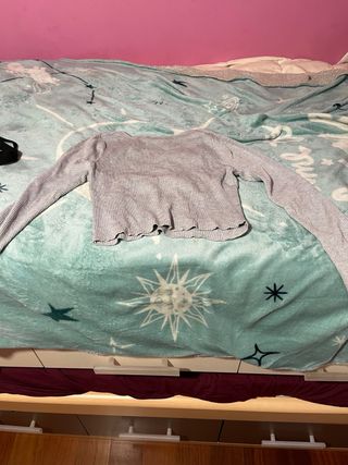 Top gris manga larga con botones