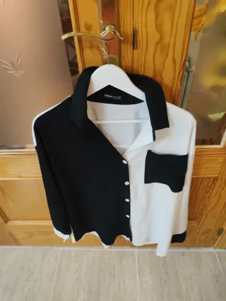 Blusa SHEIN negra y blanca Talla M