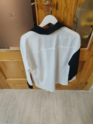 Blusa SHEIN negra y blanca Talla M