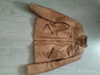 Chaqueta efecto piel marrón
