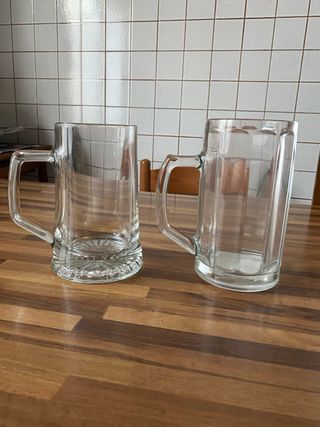 2 Bicchieri Birra 0,5L,uno è della marca Excelsa