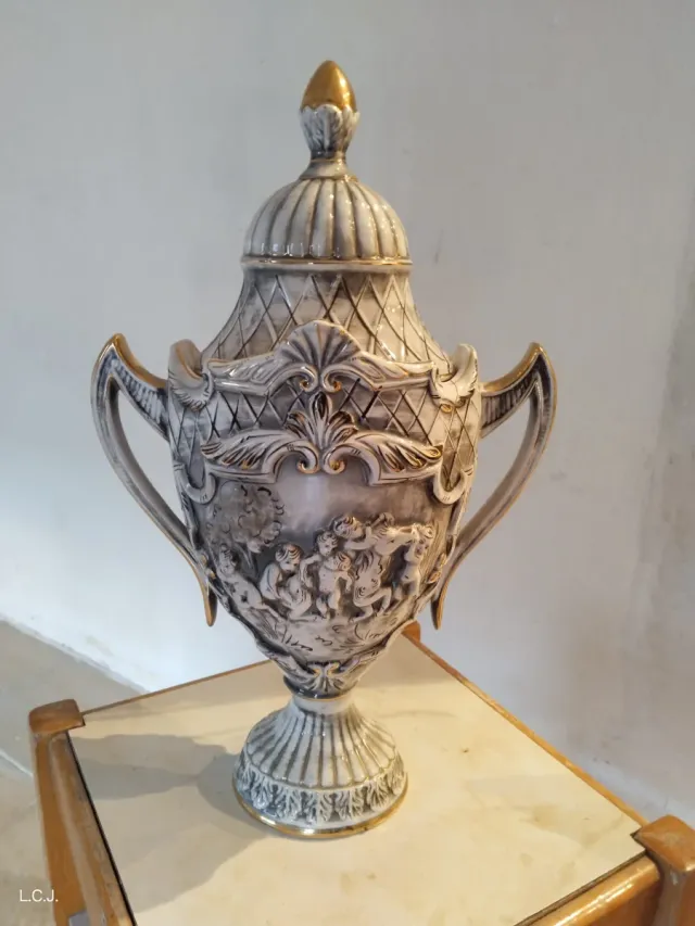 Jarrón Urna Capodimonte Bassano