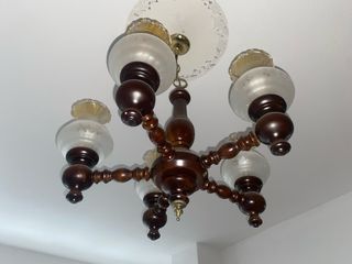 Lámpara de techo de madera y cristal