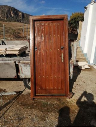 Puerta madera rústica entrada
