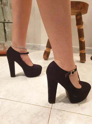 Tacchi neri in camoscio