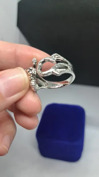 Anillo Gato con Circonitas Rojas Plata de Ley 925