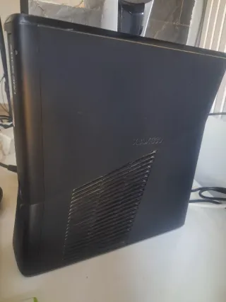 Xbox 360S 500GB Negra + Accesorios