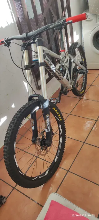 Bicicleta Enduro Mondraker