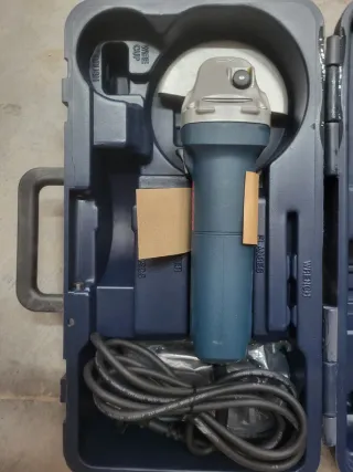 Amoladora Bosch GWS 850C con maletín