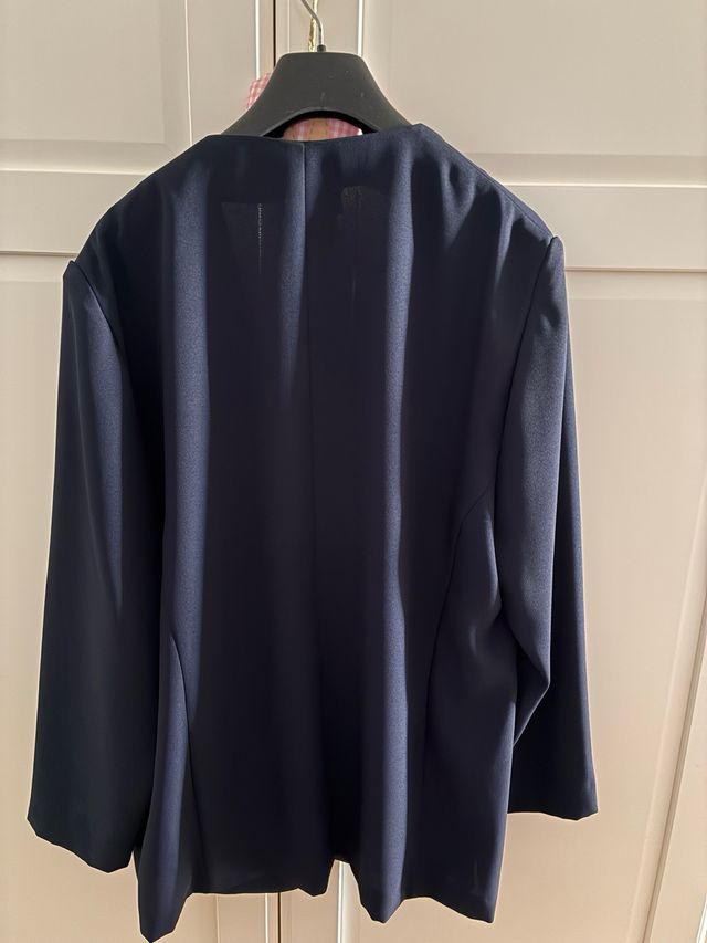 Chaqueta azul marino elegante