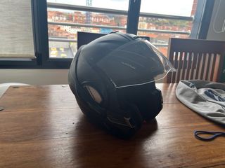 Casco de moto modular Shark Hataum Evo 3 black.