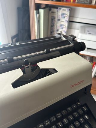 Macchina da scrivere Facit