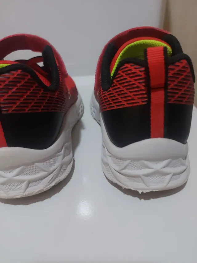 Zapatillas Skechers Talla 34 Rojas