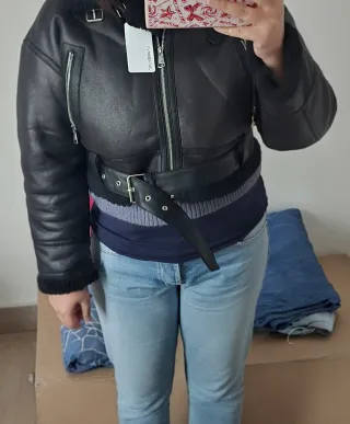 Giacchetto corto nero con pelliccia