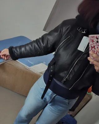 Giacchetto corto nero con pelliccia