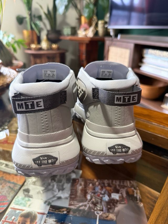 Zapatillas Vans Ultrarange MTE Gris/Blanco