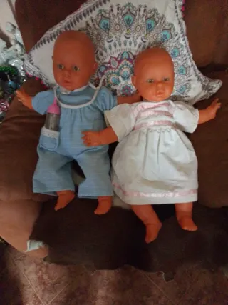 Lotto di 2 vecchie bambole neonato senza capelli