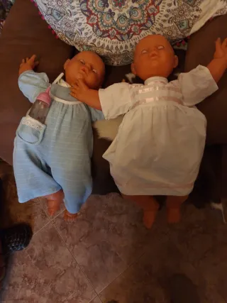 Lotto di 2 vecchie bambole neonato senza capelli