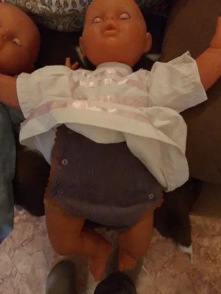 Lotto di 2 vecchie bambole neonato senza capelli