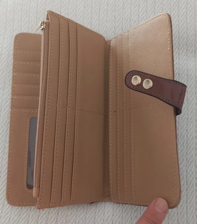 Monedero beige y marrón