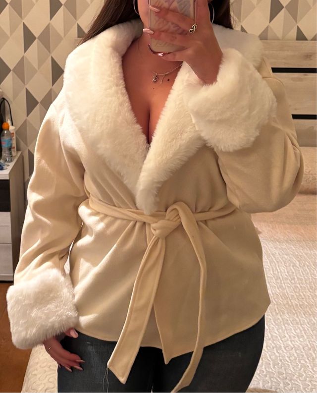 Chaqueta beige con pelo