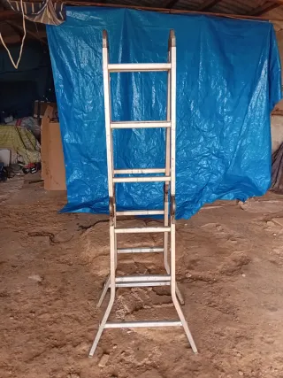 Escalera multiusos plegable