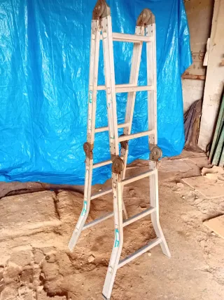 Escalera multiusos plegable