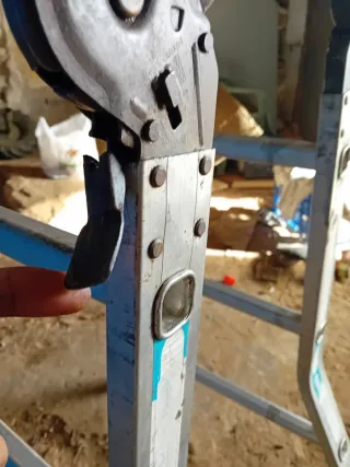 Escalera multiusos plegable