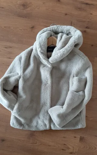 Chaqueta corta efecto pelo beige
