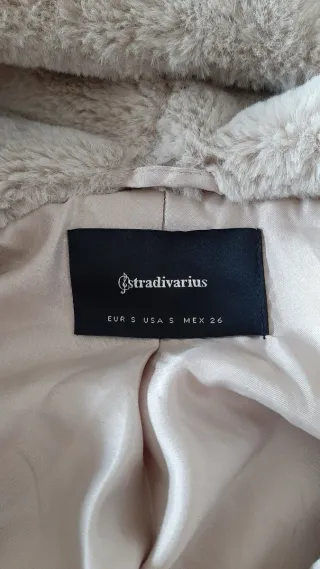 Chaqueta corta efecto pelo beige