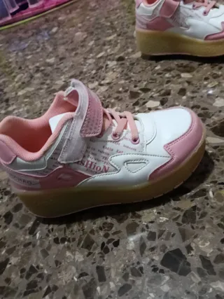 Zapatillas con ruedas y luces