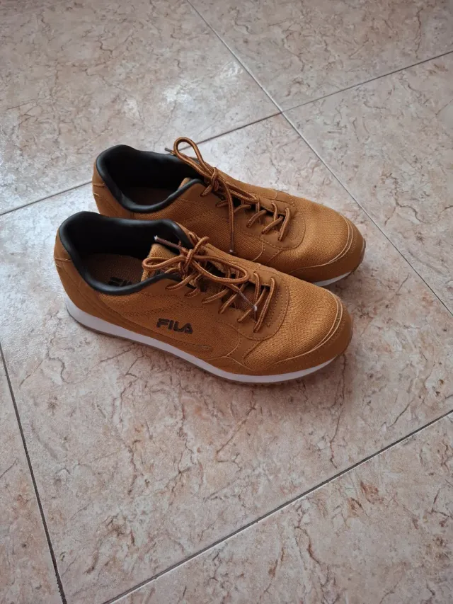 Zapatillas Fila color camel