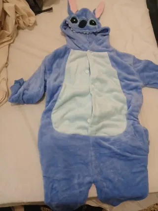 Pijama infantil Stitch azul talla 105 a 115 cm