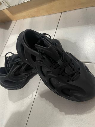 Botines Adidas Negros la Talla es 38 y 39