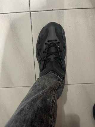 Botines Adidas Negros la Talla es 38 y 39