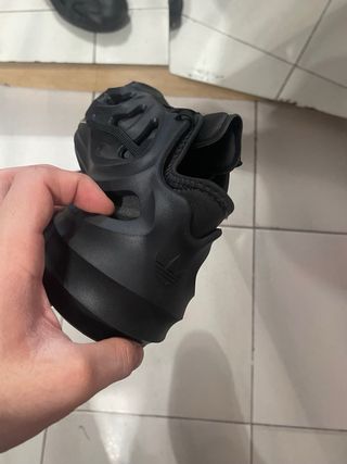 Botines Adidas Negros la Talla es 38 y 39