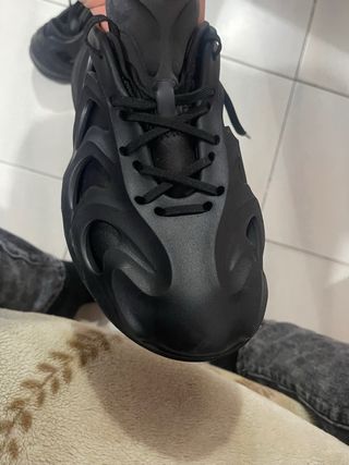 Botines Adidas Negros la Talla es 38 y 39