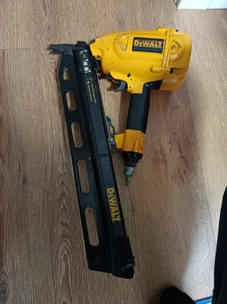 Clavadora Neumática DeWalt