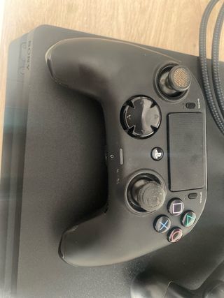 PS4 Slim 1TB Negra + 2 Mandos