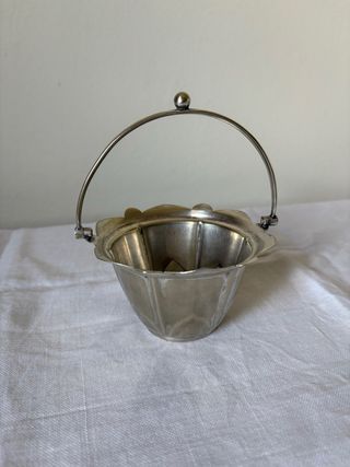 Piccolo cestino portazucchero a fiore antico