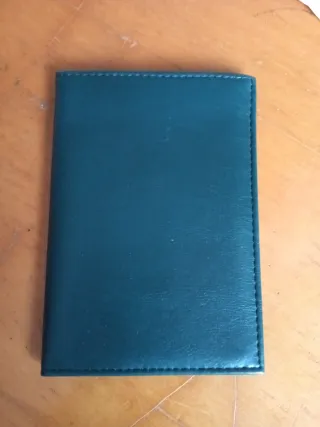 Cartera de piel verde