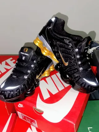 Zapatillas Nike Shox Hombre Negro/Dorado