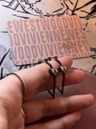 Pendientes negros estilo aros diseño Corazón