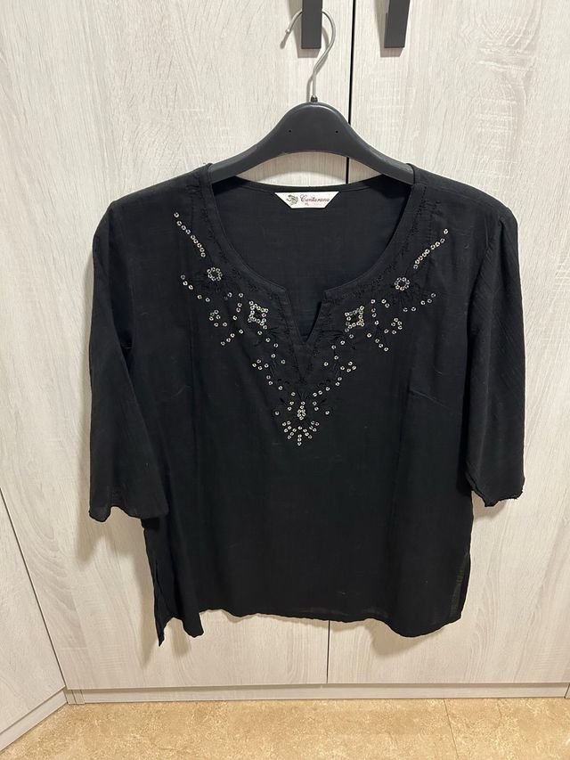 Camisola negra con pedrería