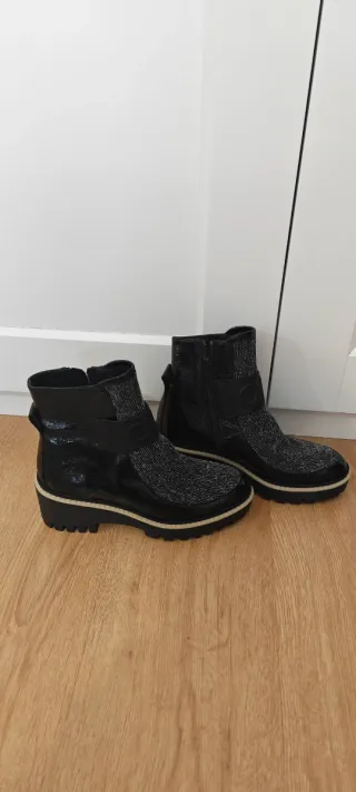Botines de piel negros